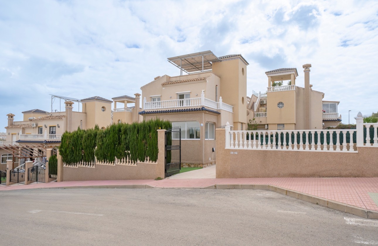 Odsprzedaż - Detached Villa - Orihuela Costa - Villamartín