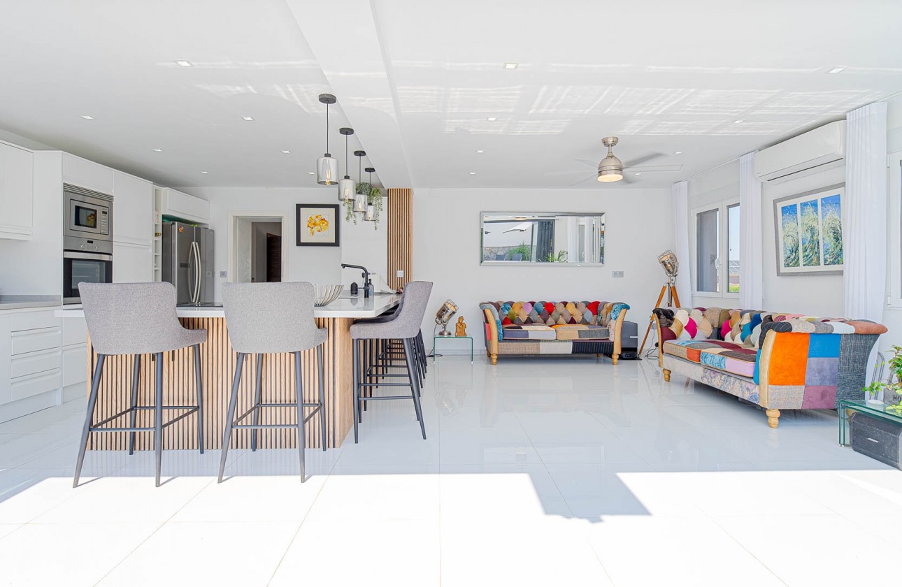 Odsprzedaż - Detached Villa - Orihuela Costa - Villamartín
