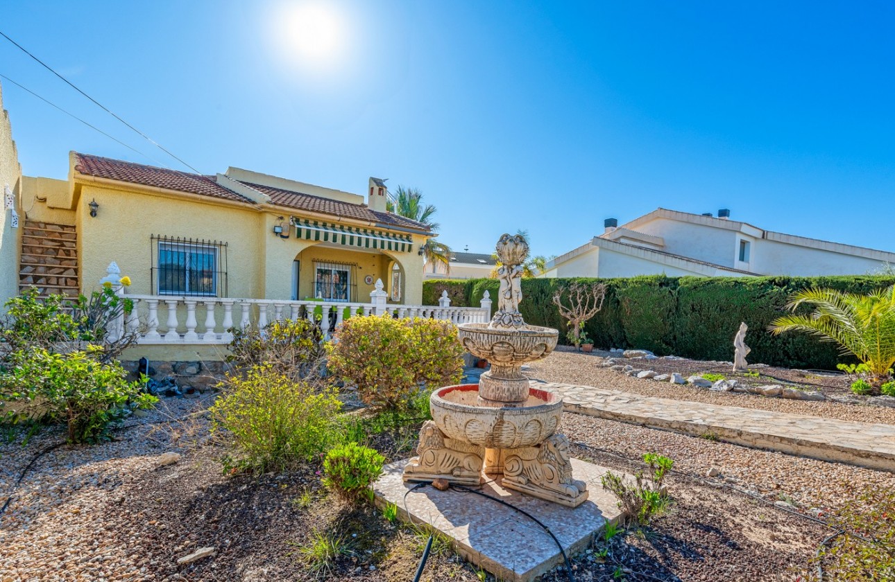 Odsprzedaż - Detached Villa - Torrevieja - La Siesta - El Salado -  Torreta