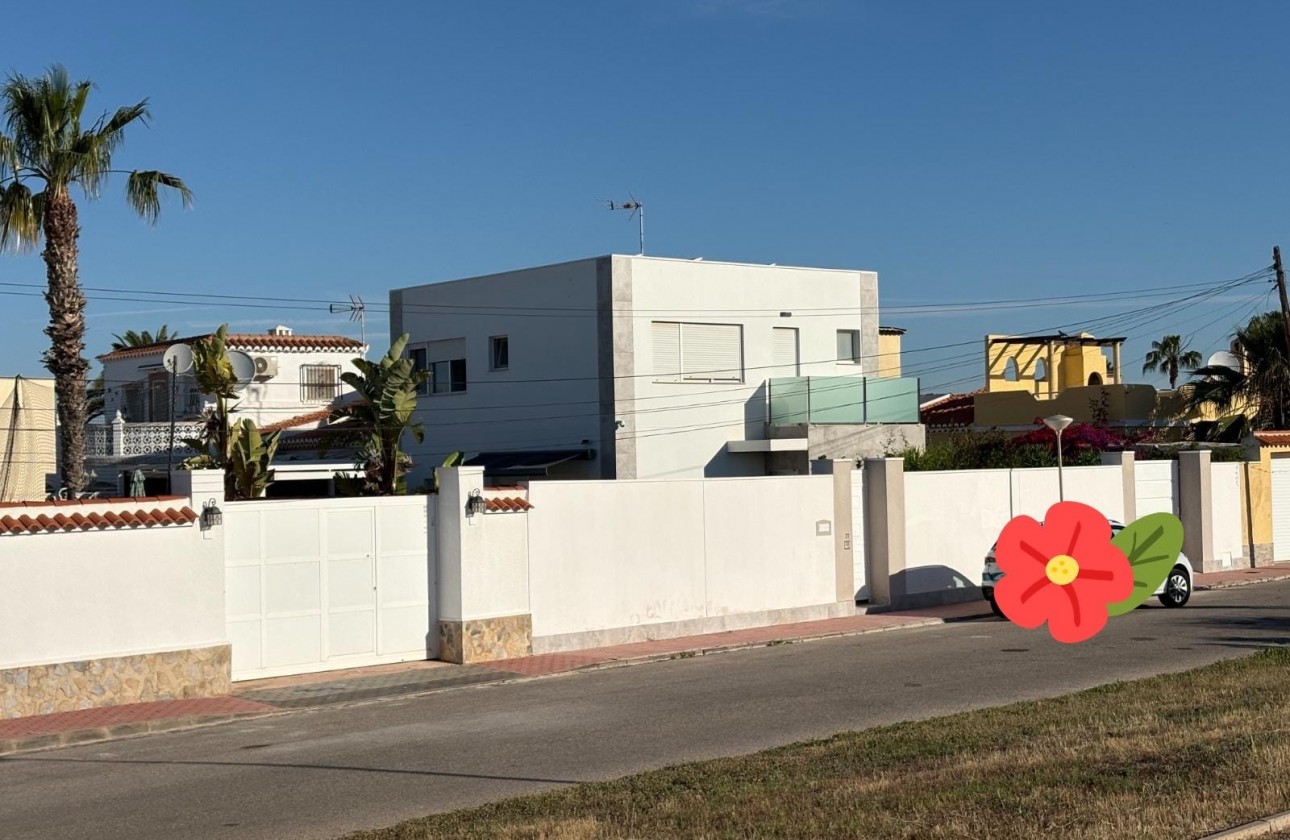 Odsprzedaż - Detached Villa - Torrevieja - La Siesta - El Salado -  Torreta