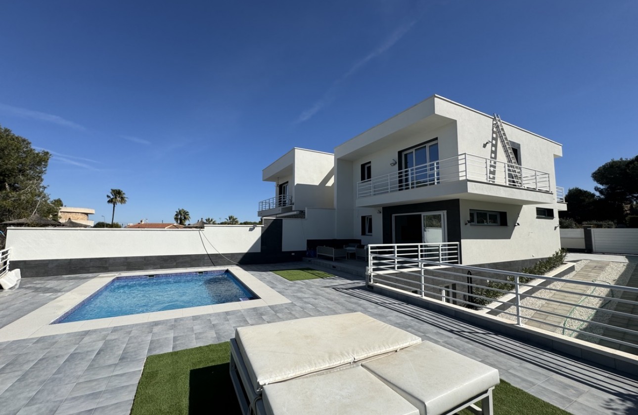 Odsprzedaż - Detached Villa - Torrevieja - Los Balcones - Los Altos del Edén