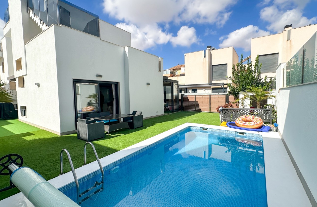 Odsprzedaż - Detached Villa - Torrevieja - Nueva Torrevieja - Aguas Nuevas