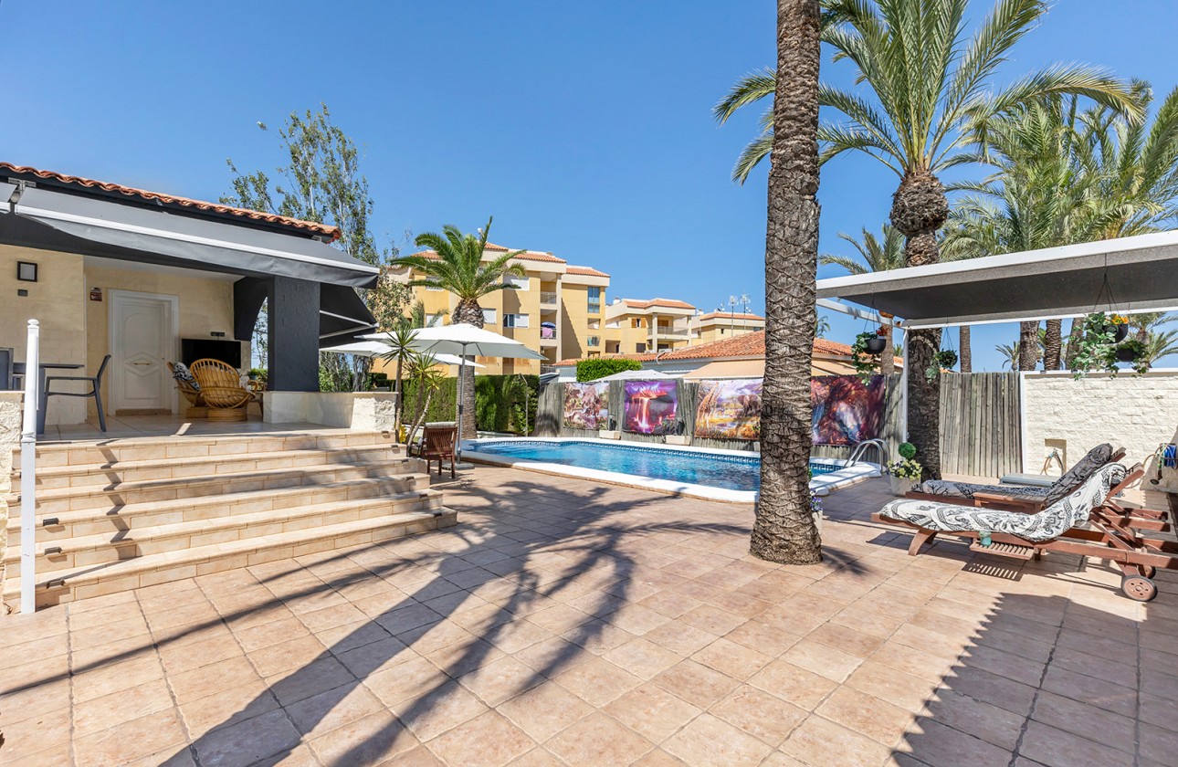 Odsprzedaż - Detached Villa - Torrevieja - Punta Prima