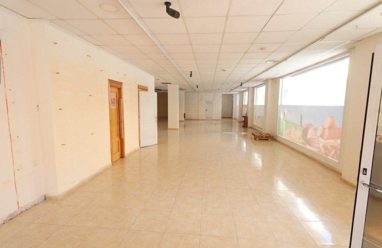 Odsprzedaż - Komercyjny - Torrevieja