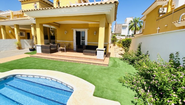 отдельная вилла - Перепродажа - Orihuela Costa - La Zenia