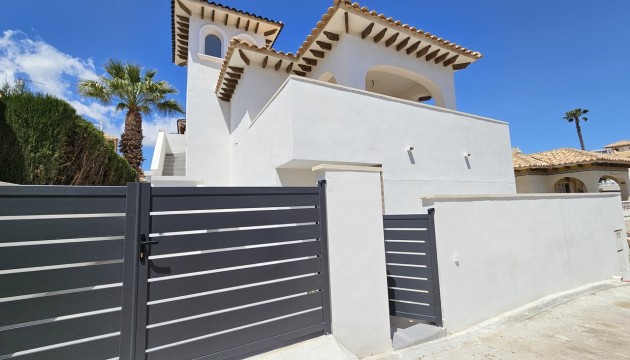 отдельная вилла - Перепродажа - Orihuela Costa - La Zenia