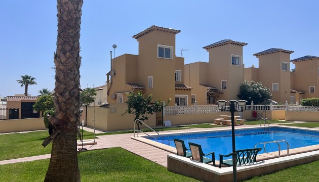 отдельная вилла - Перепродажа - Orihuela - Villamartín