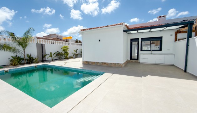 отдельная вилла - Перепродажа - Torrevieja - La Siesta - El Salado -  Torreta