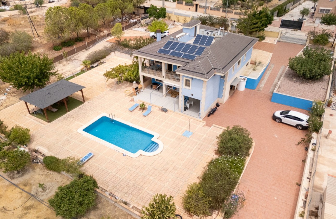 Перепродажа - отдельная вилла - Alicante