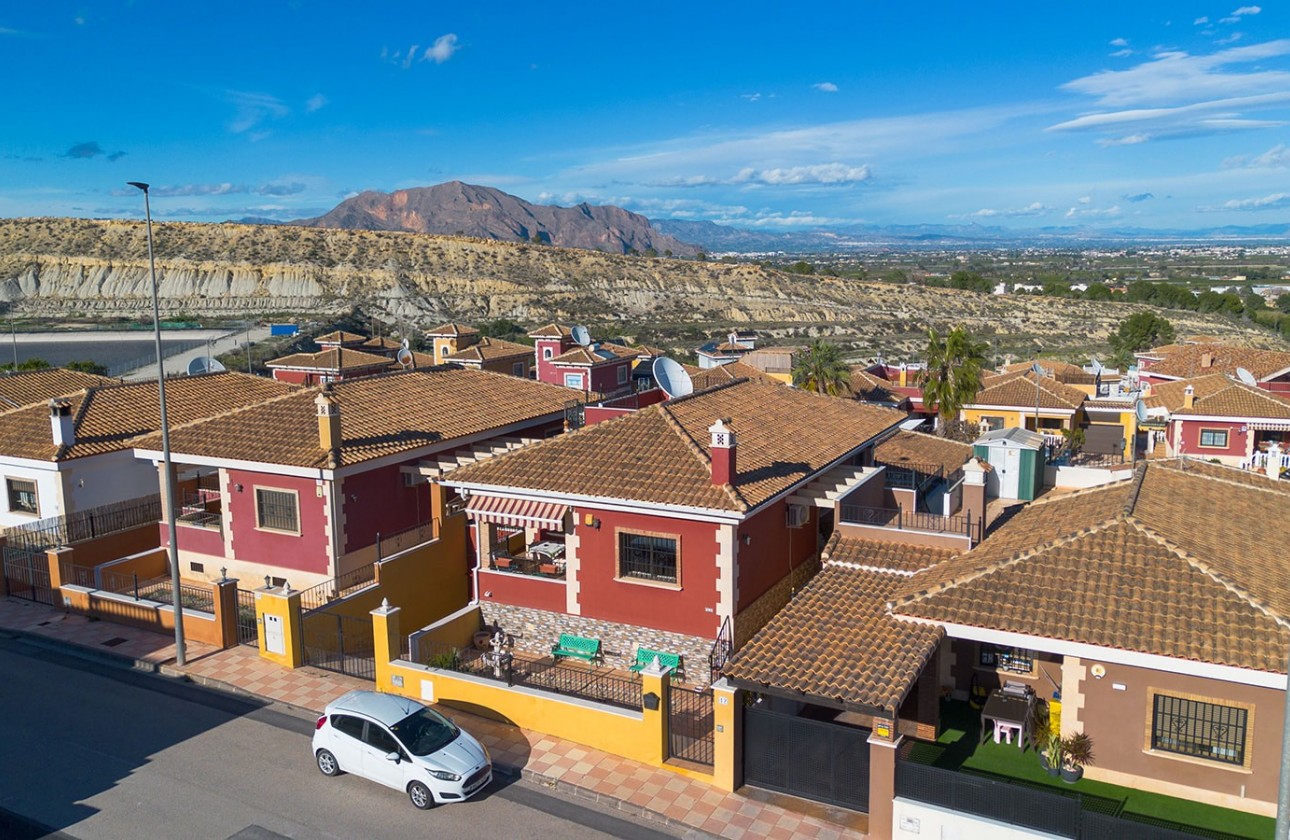 Перепродажа - отдельная вилла - Bigastro