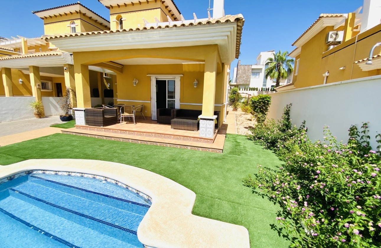 Перепродажа - отдельная вилла - Orihuela Costa - Cabo Roig