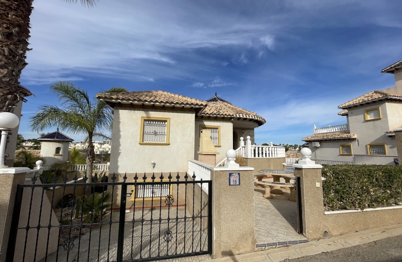 Перепродажа - отдельная вилла - Orihuela Costa - Villamartín