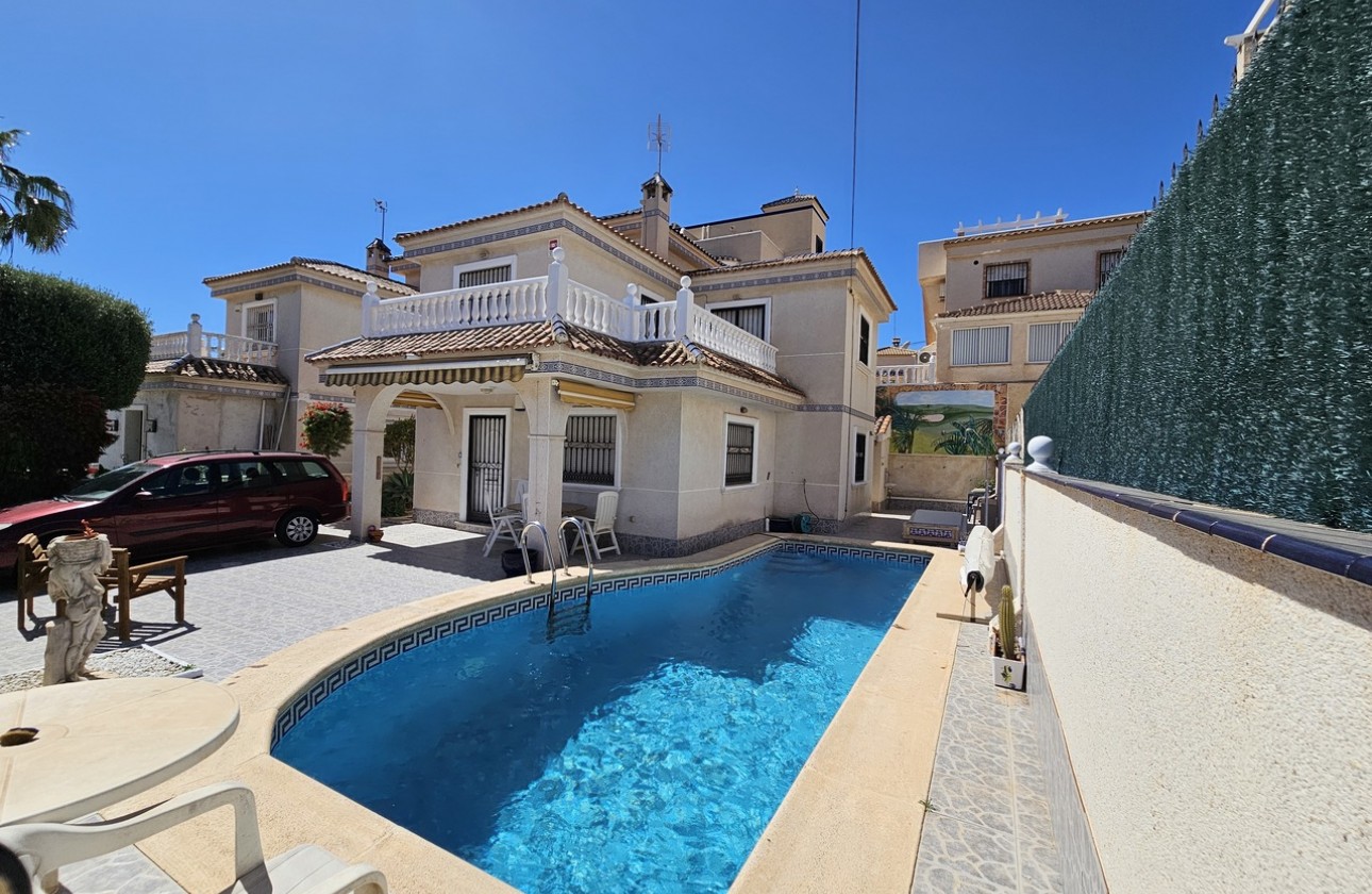 Перепродажа - отдельная вилла - Orihuela Costa - Villamartín