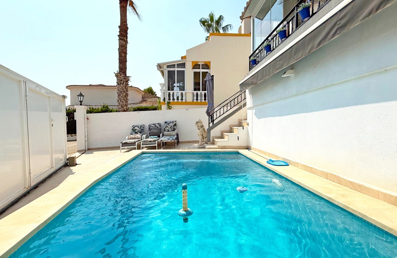 Перепродажа - отдельная вилла - Orihuela Costa - Villamartín