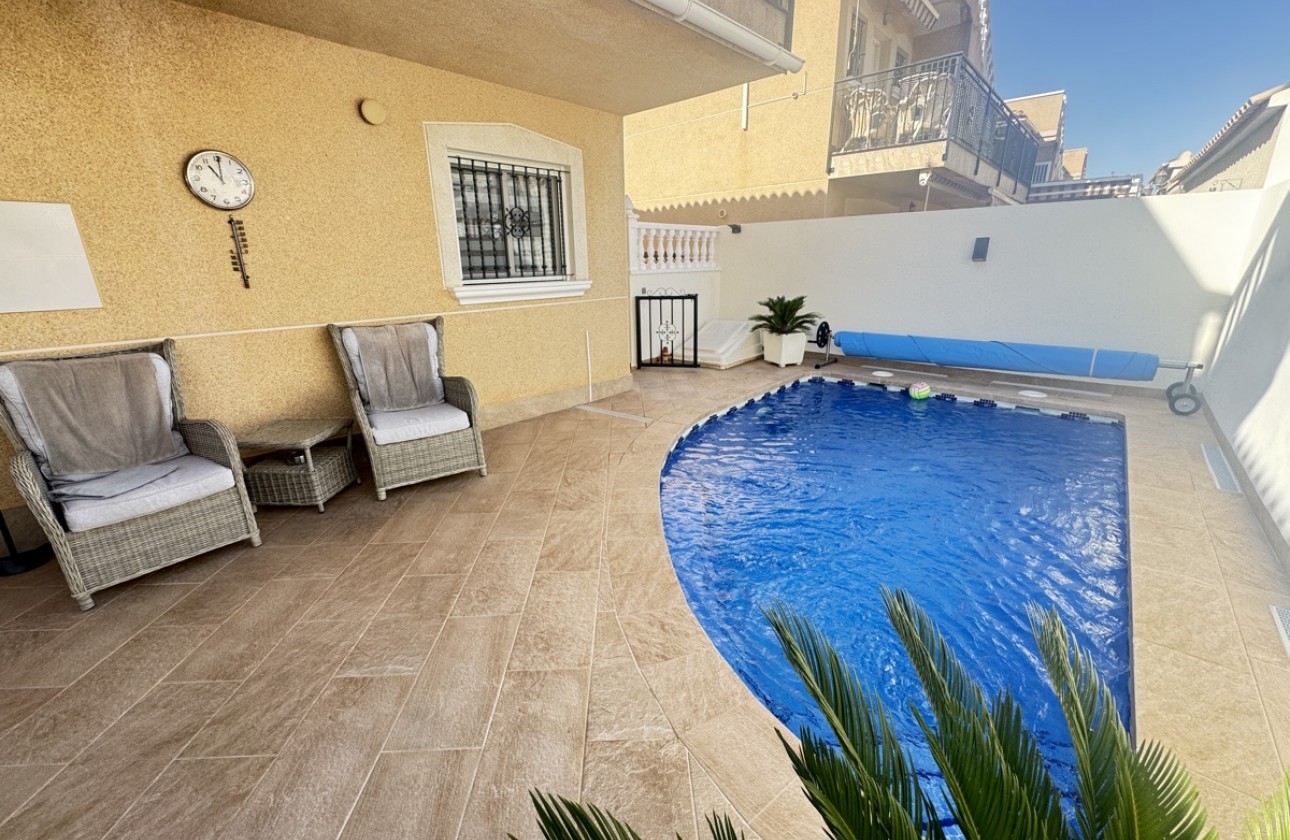 Перепродажа - отдельная вилла - Orihuela Costa - Villamartín