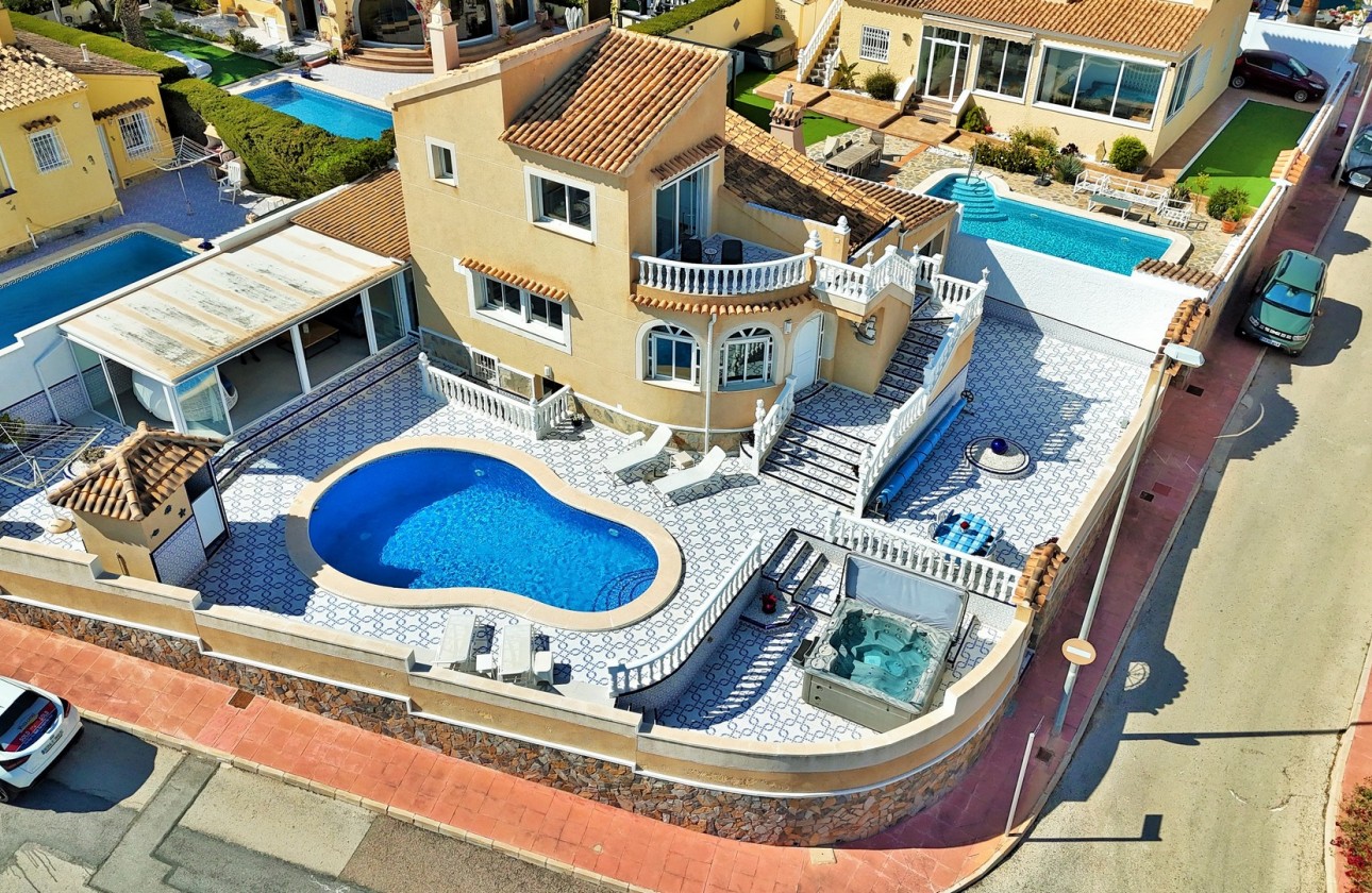 Перепродажа - отдельная вилла - Orihuela Costa - Villamartín