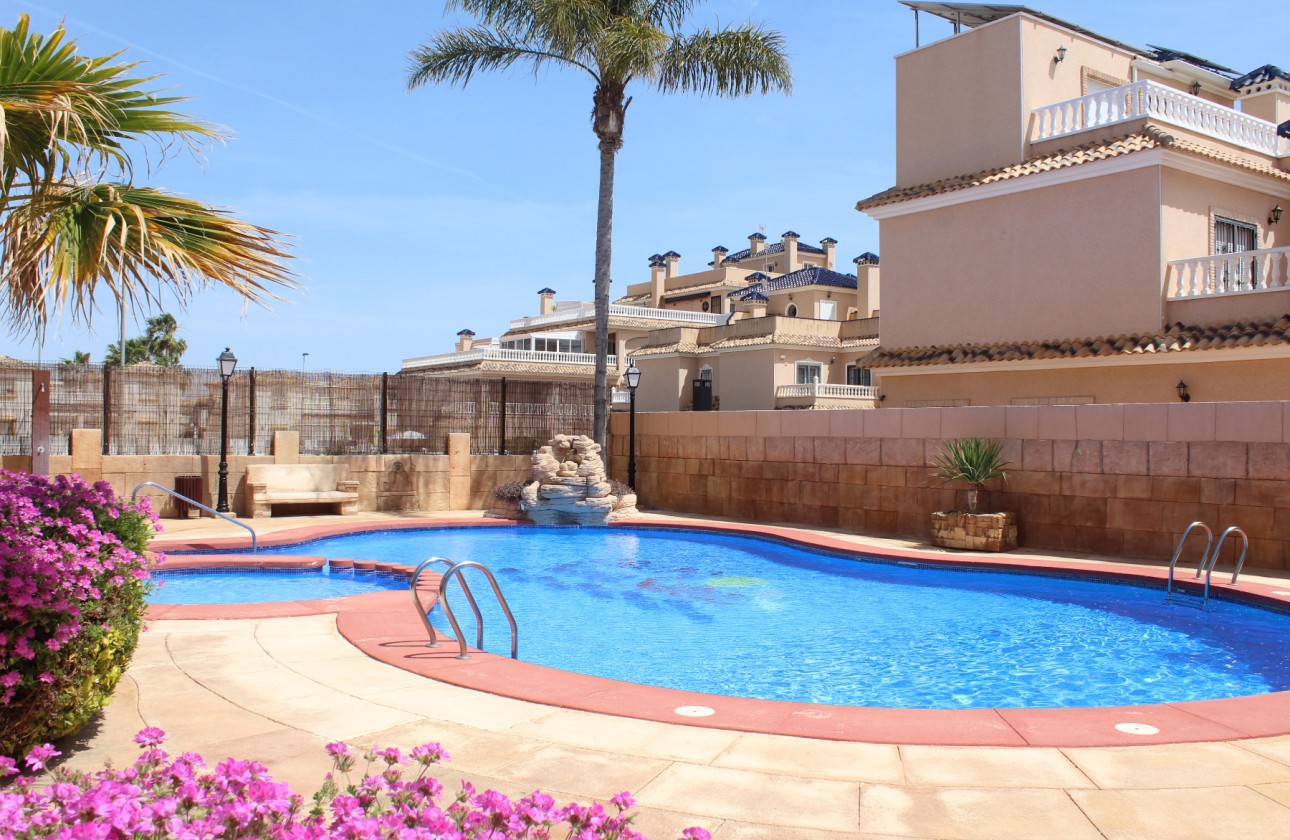 Перепродажа - отдельная вилла - Orihuela Costa - Villamartín