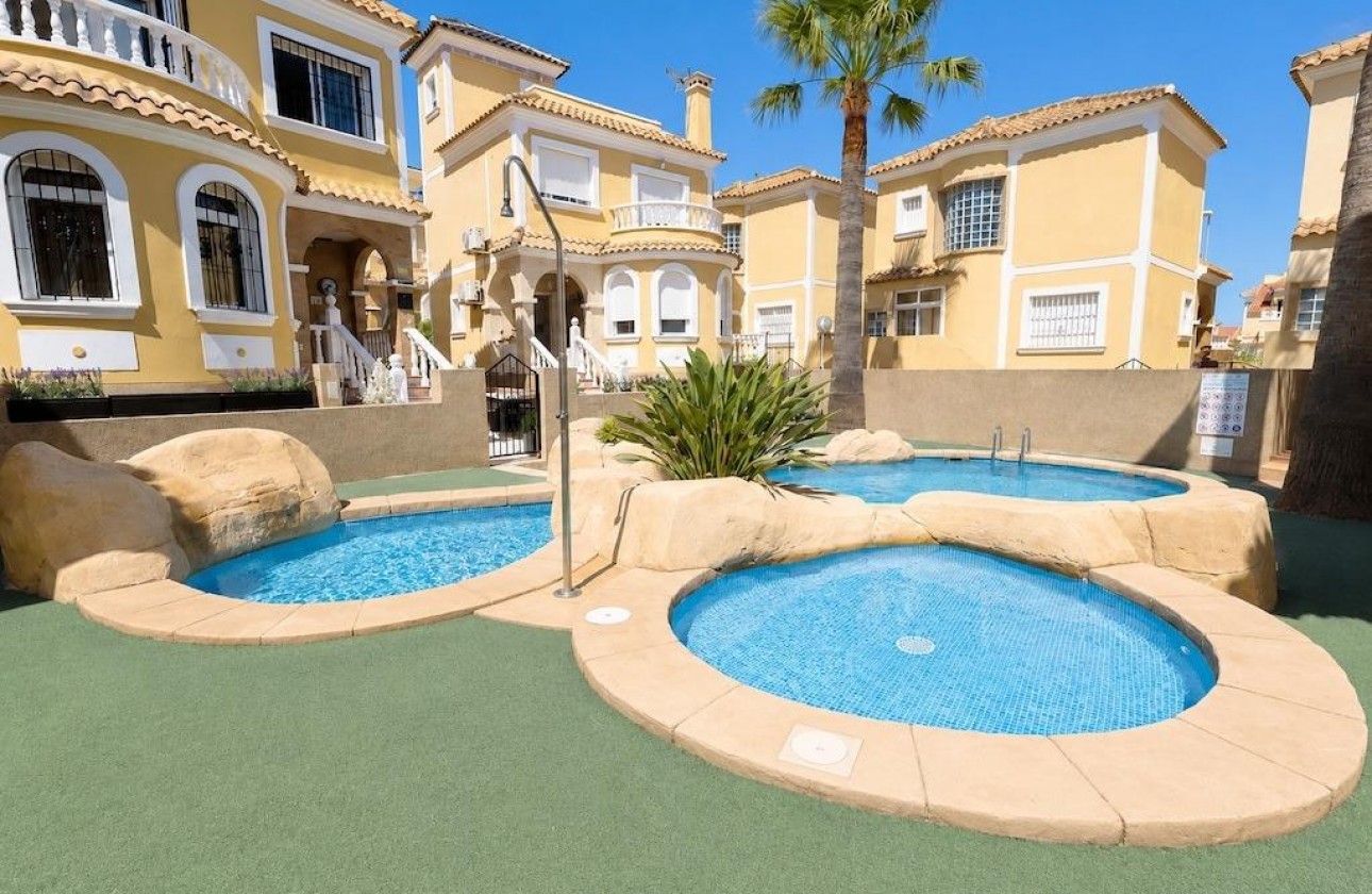Перепродажа - отдельная вилла - Orihuela Costa - Villamartín