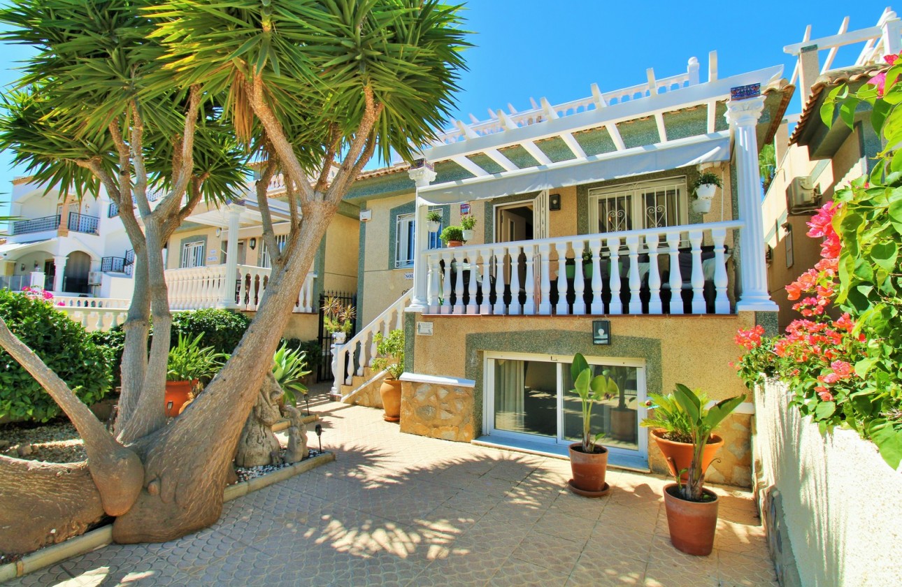 Перепродажа - отдельная вилла - Orihuela Costa - Villamartín