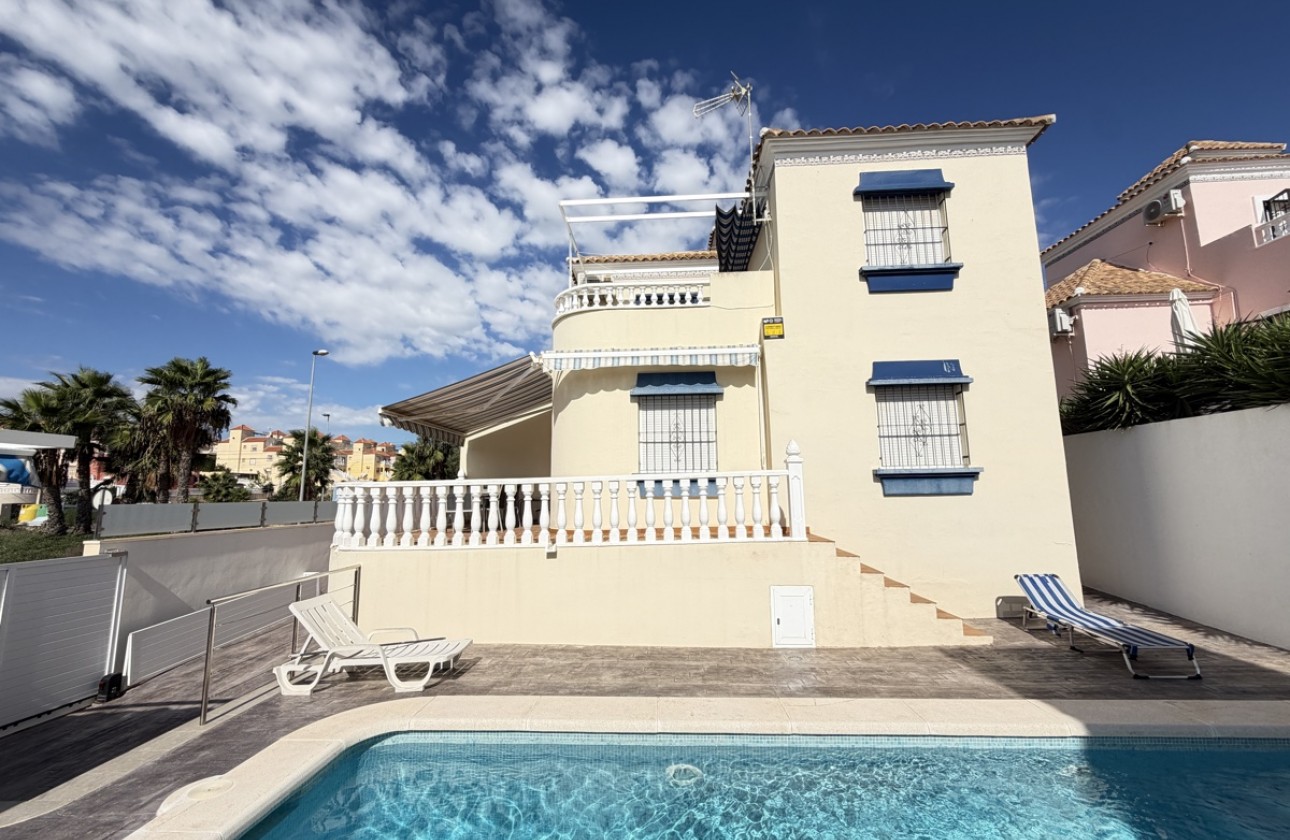 Перепродажа - отдельная вилла - Orihuela Costa - Villamartín