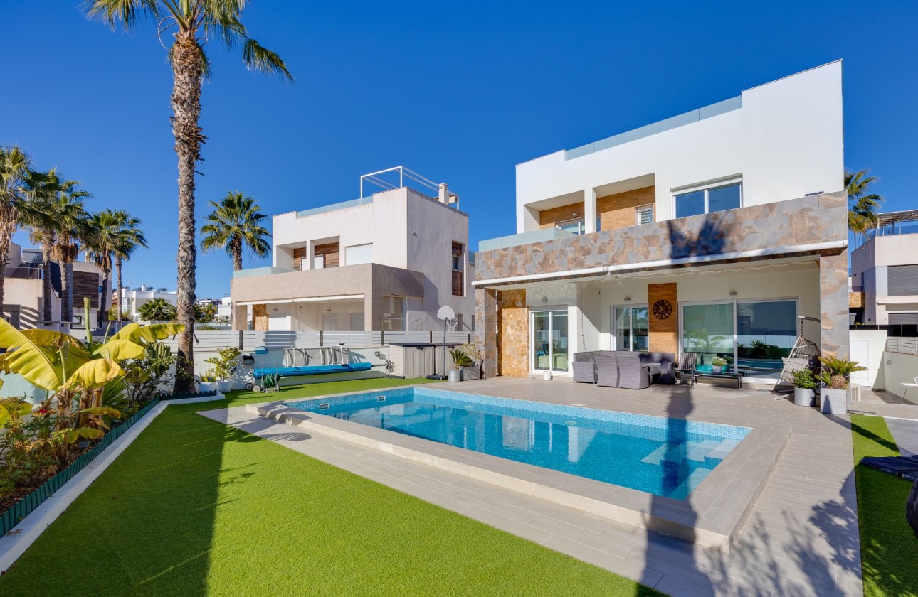 Перепродажа - отдельная вилла - Torrevieja