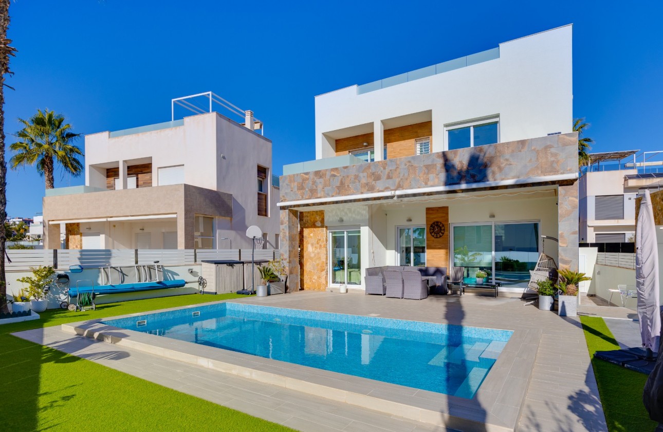 Перепродажа - отдельная вилла - Torrevieja