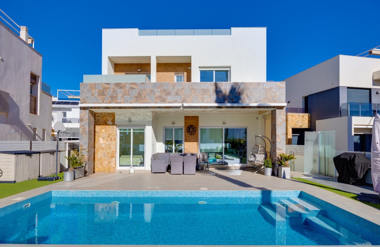 Перепродажа - отдельная вилла - Torrevieja