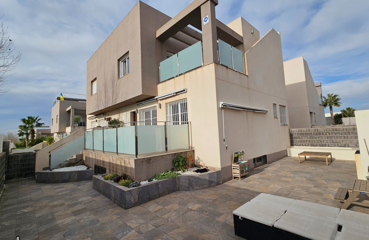 Перепродажа - отдельная вилла - Torrevieja