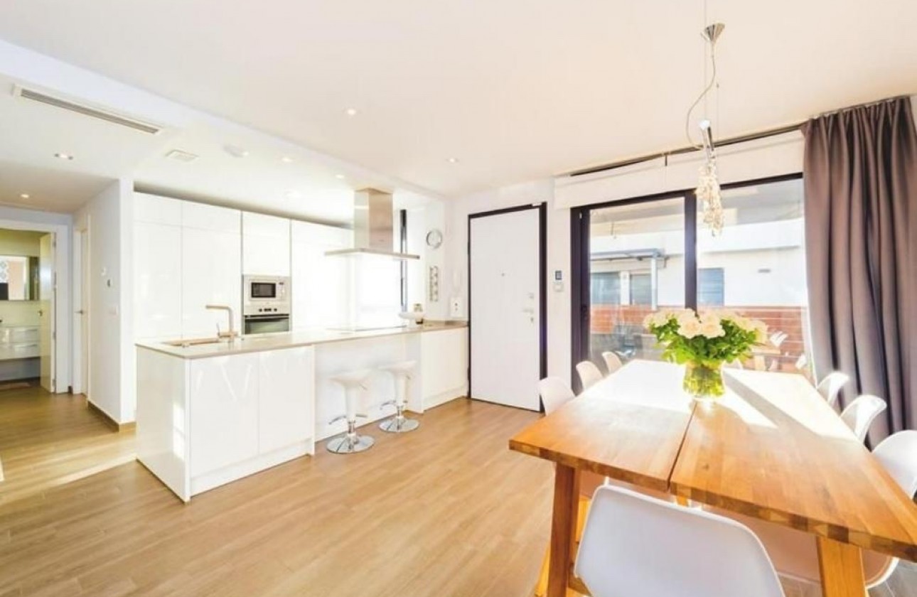 Перепродажа - отдельная вилла - Torrevieja