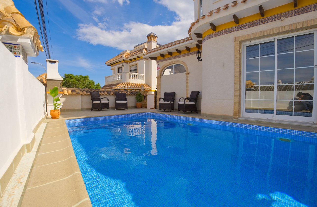 Перепродажа - отдельная вилла - Torrevieja