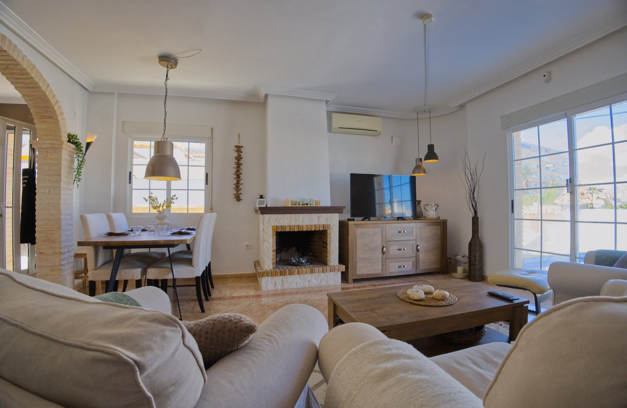 Перепродажа - отдельная вилла - Torrevieja