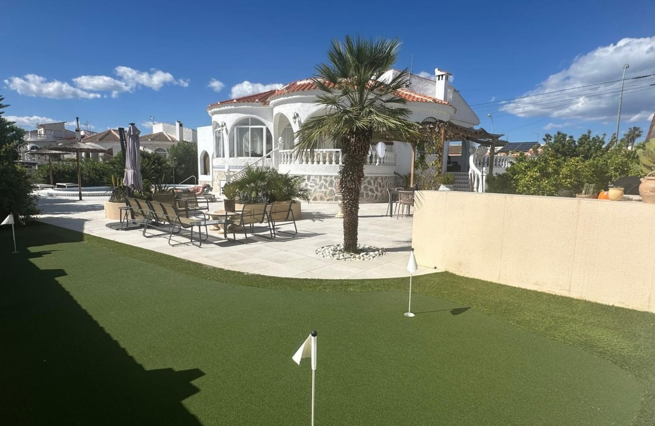 Перепродажа - отдельная вилла - Torrevieja