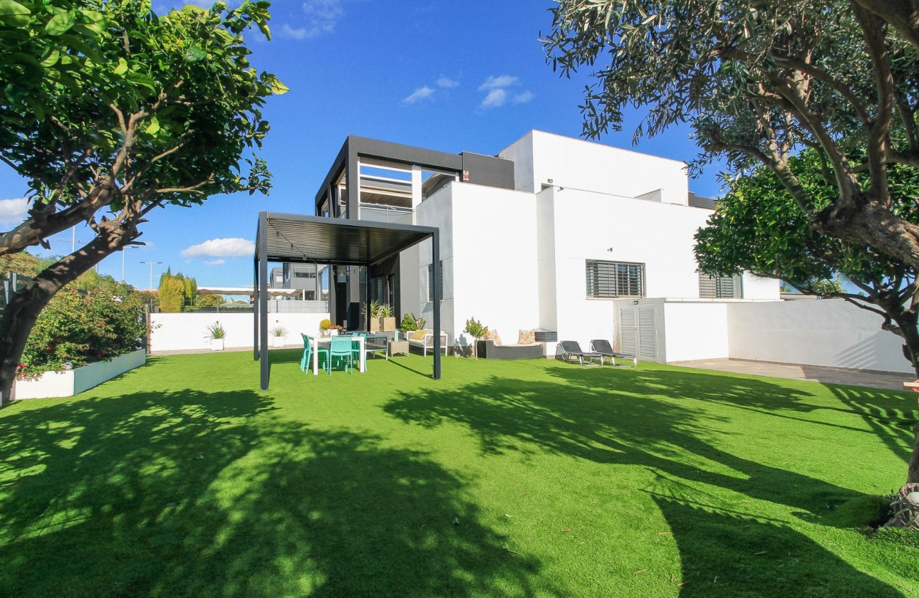 Перепродажа - Таунхаус - Torrevieja - Nueva Torrevieja - Aguas Nuevas