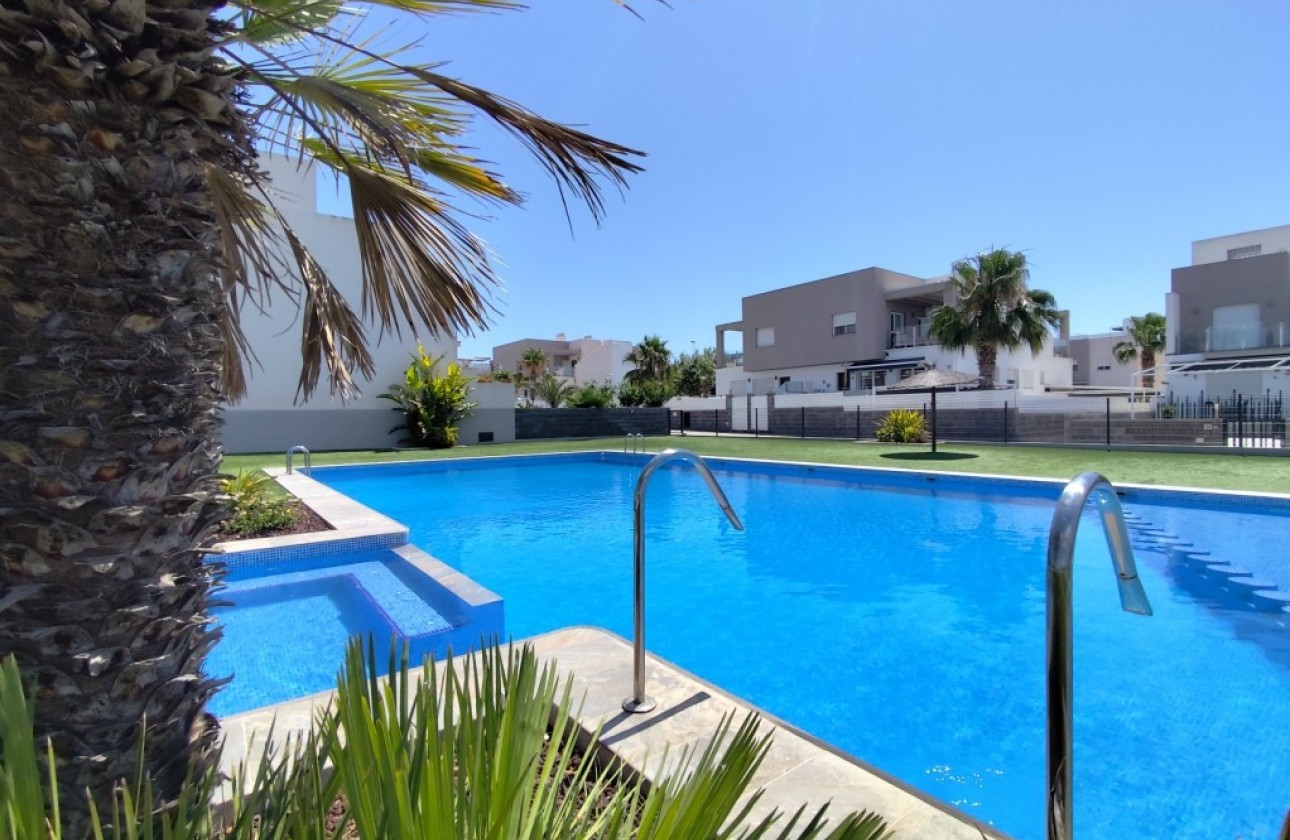 Перепродажа - Таунхаус - Torrevieja