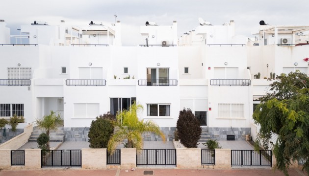 Полуотдельная вилла - Перепродажа - Torrevieja - Nueva Torrevieja - Aguas Nuevas