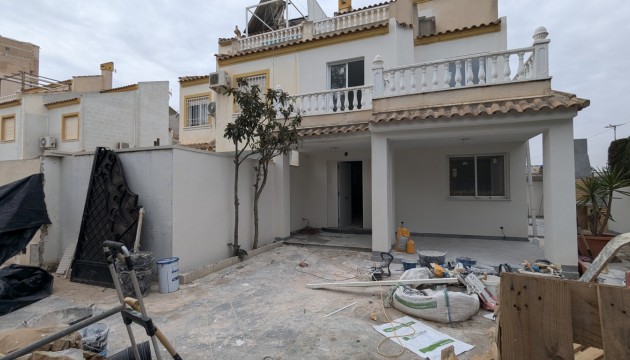 Полуотдельная вилла - Перепродажа - Torrevieja - Torrevieja