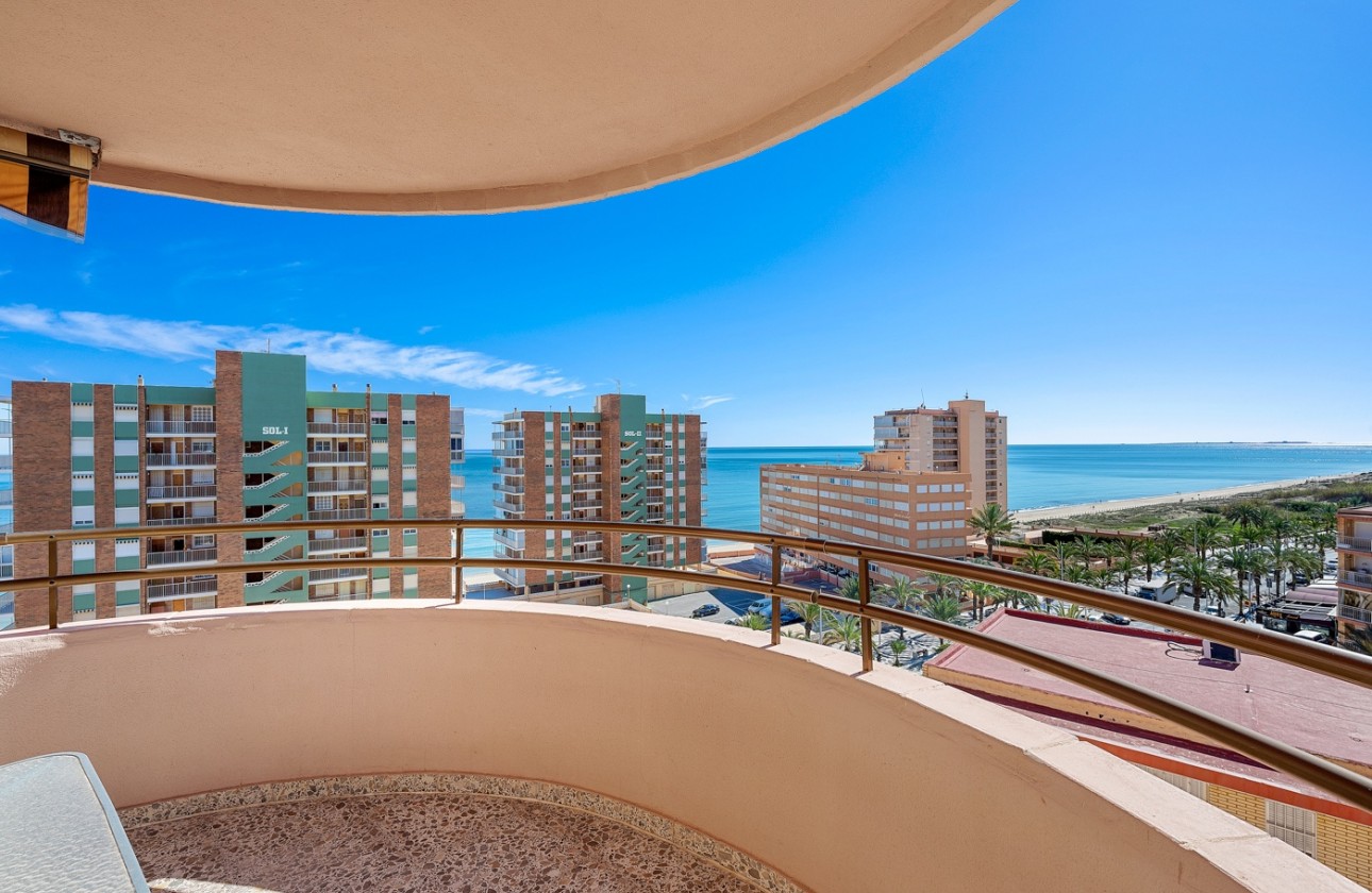 Resale - Apartment - Arenales del Sol - Segunda linea playa