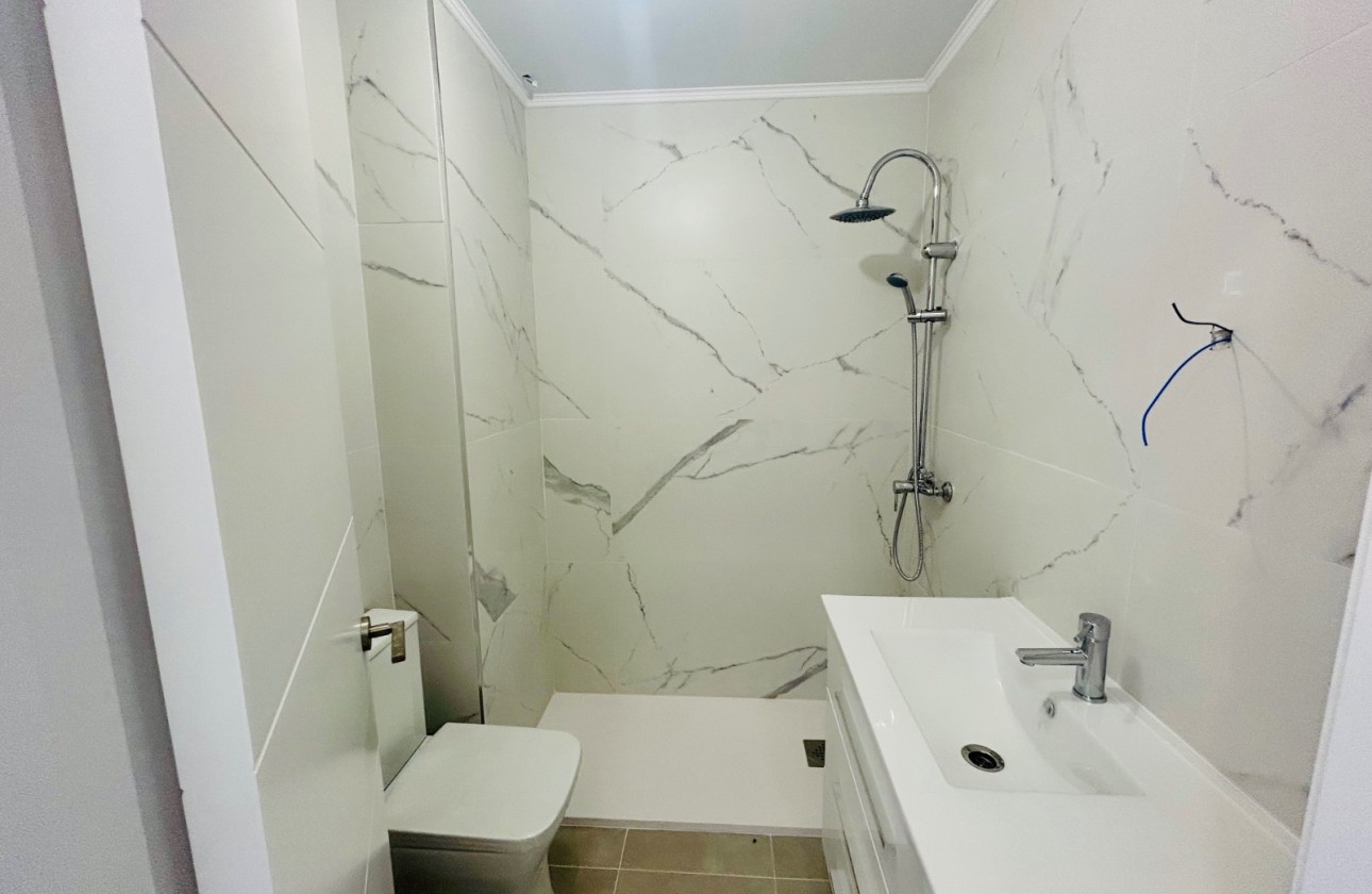 Resale - Apartment - Daya Nueva