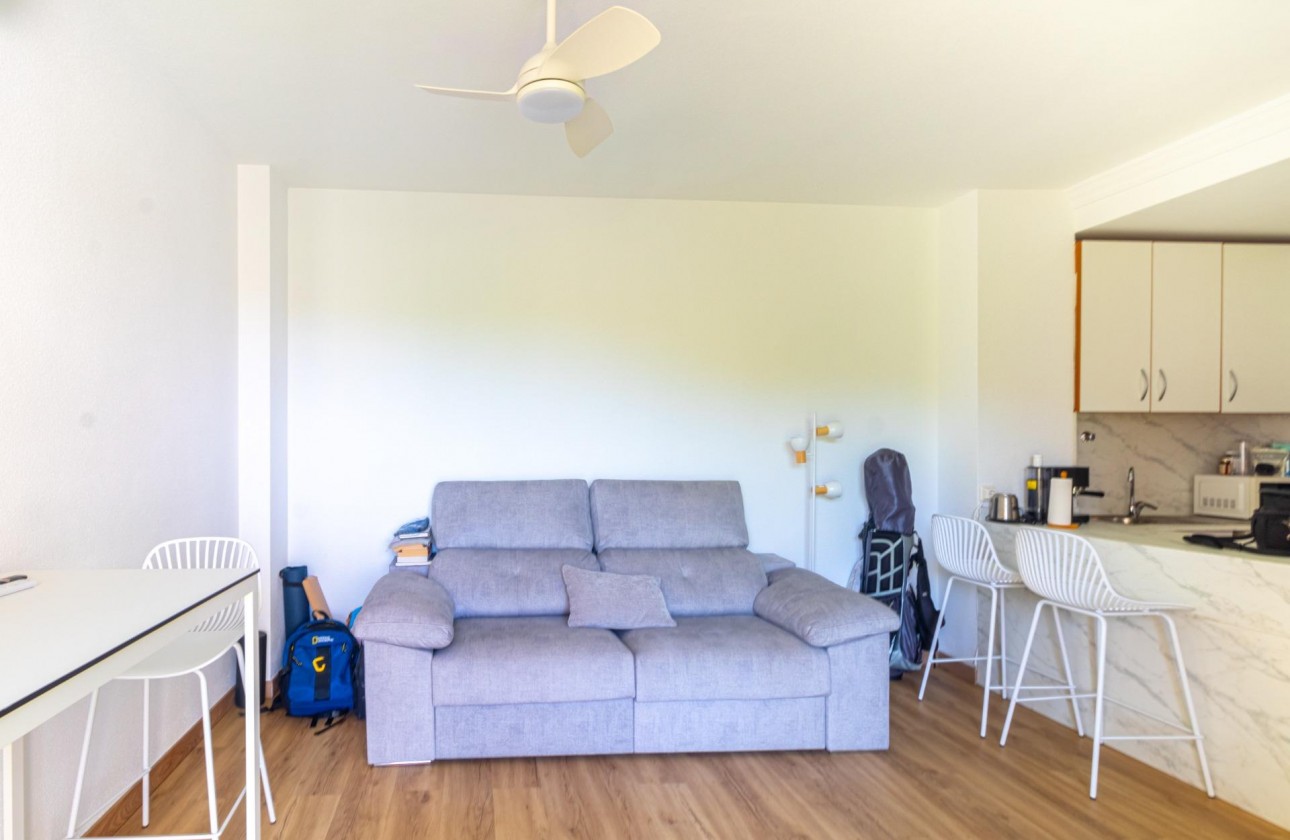 Resale - Apartment - Orihuela Costa - Campoamor