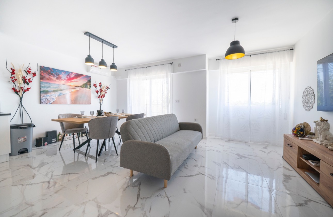 Resale - Apartment - Orihuela Costa - Punta Prima