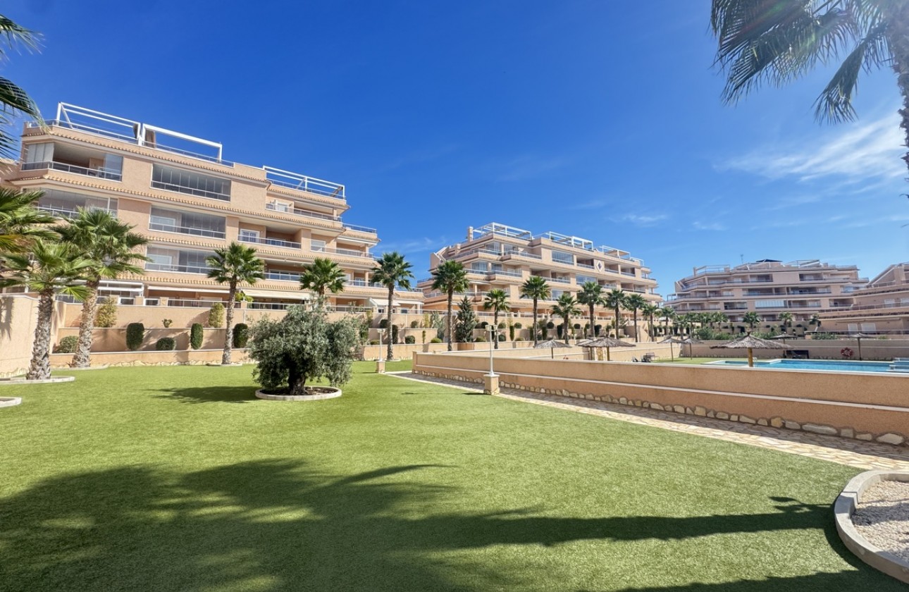 Resale - Apartment - Orihuela Costa - Villamartín