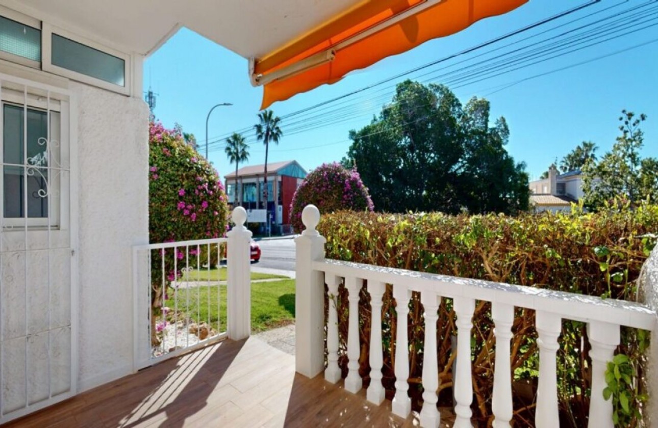Resale - Apartment - Orihuela Costa - Villamartín