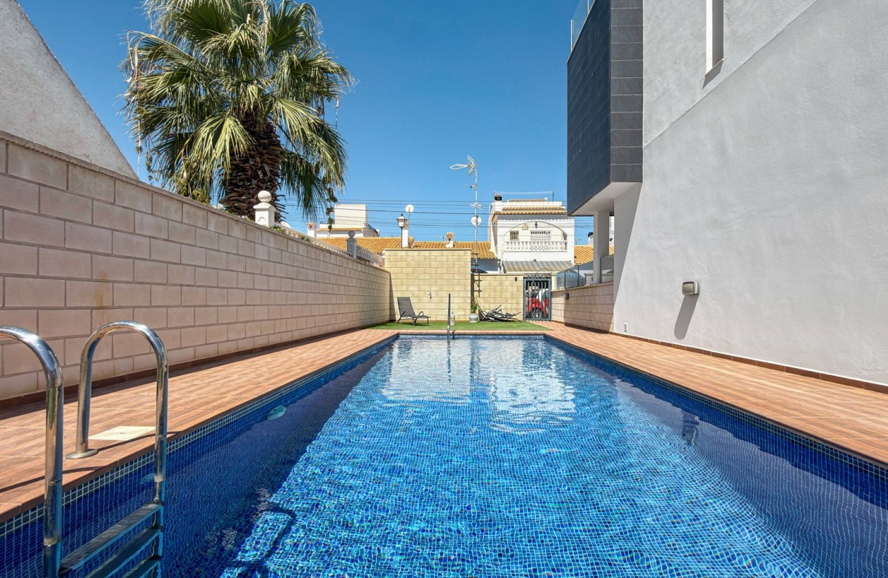 Resale - Apartment - Orihuela Costa - Villamartín