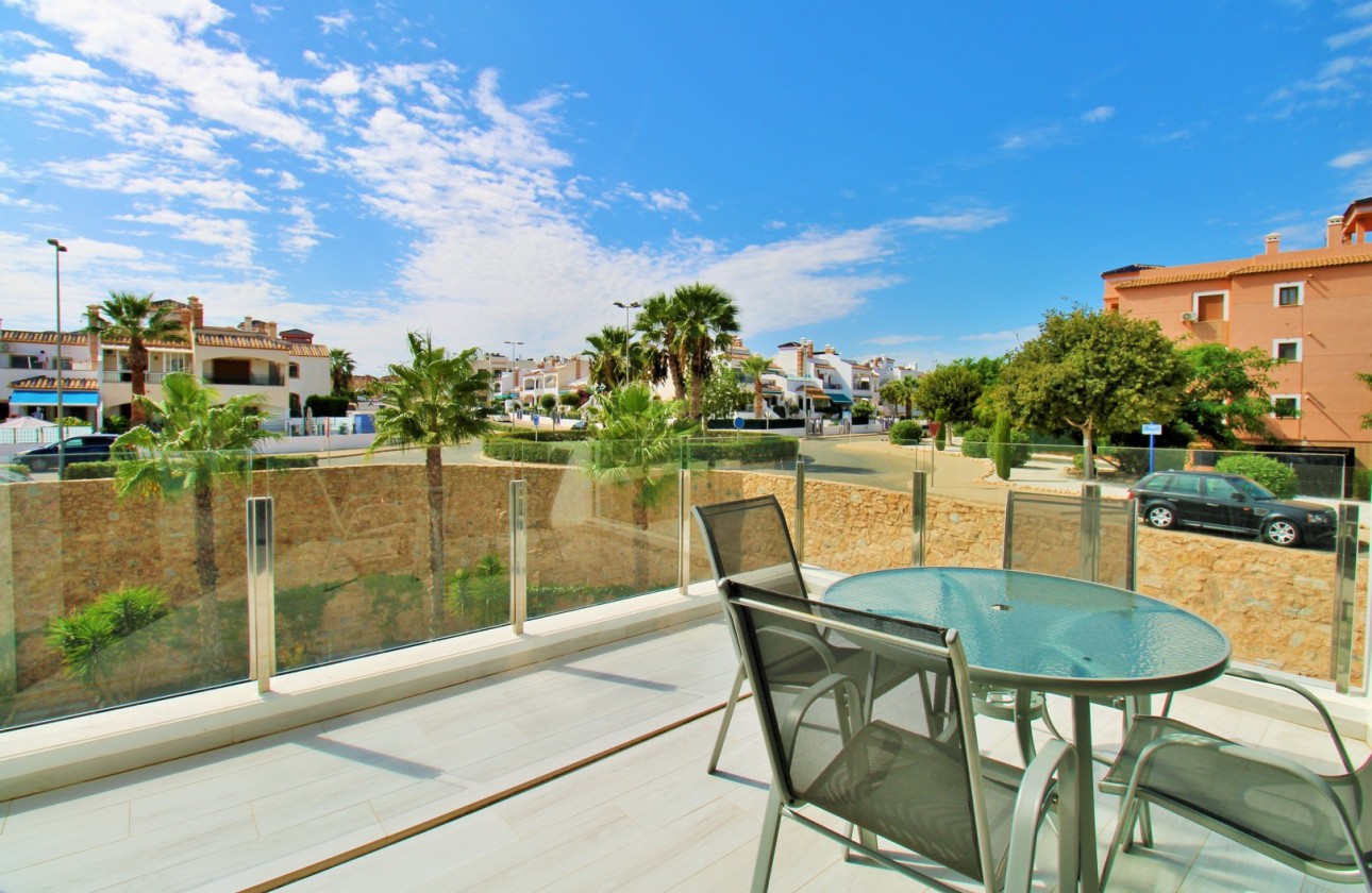 Resale - Apartment - Orihuela Costa - Villamartín
