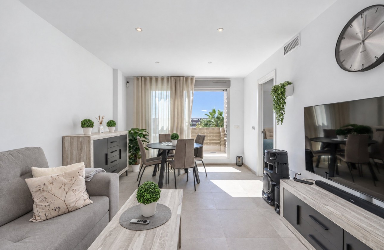 Resale - Apartment - Torrevieja - Avenida de Corcega, 8