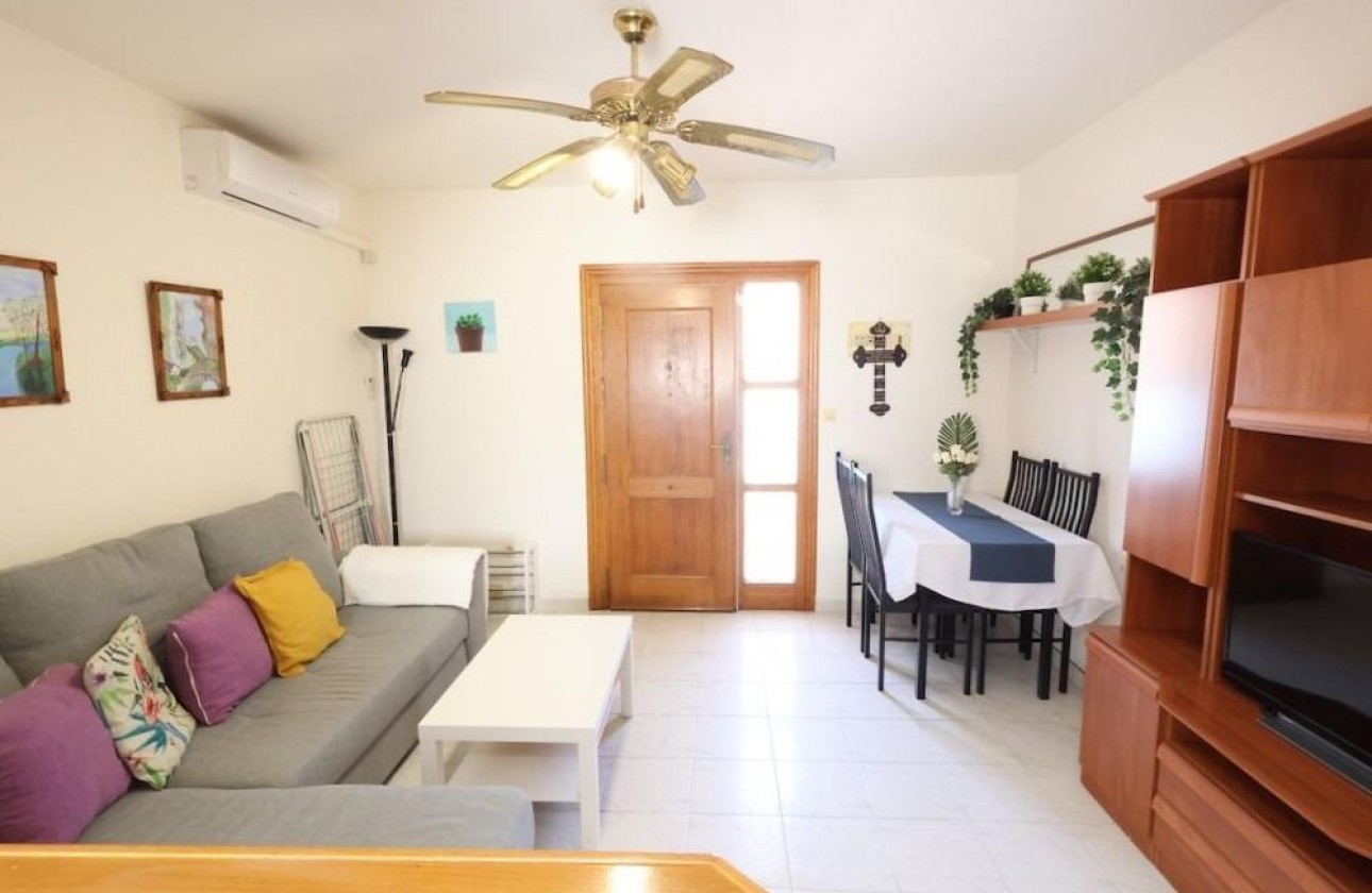 Resale - Bungalow - Torrevieja - La Siesta - El Salado -  Torreta