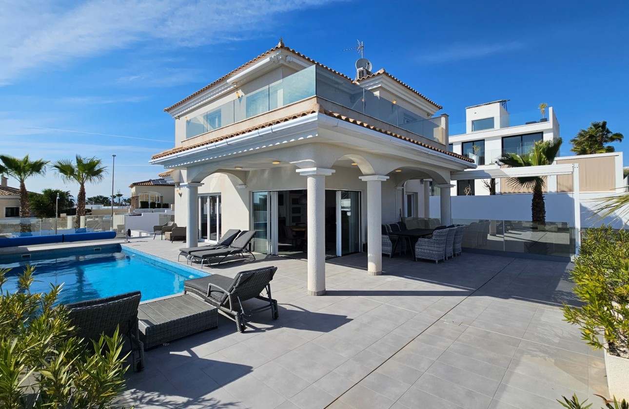 Resale - Detached Villa - La Marina