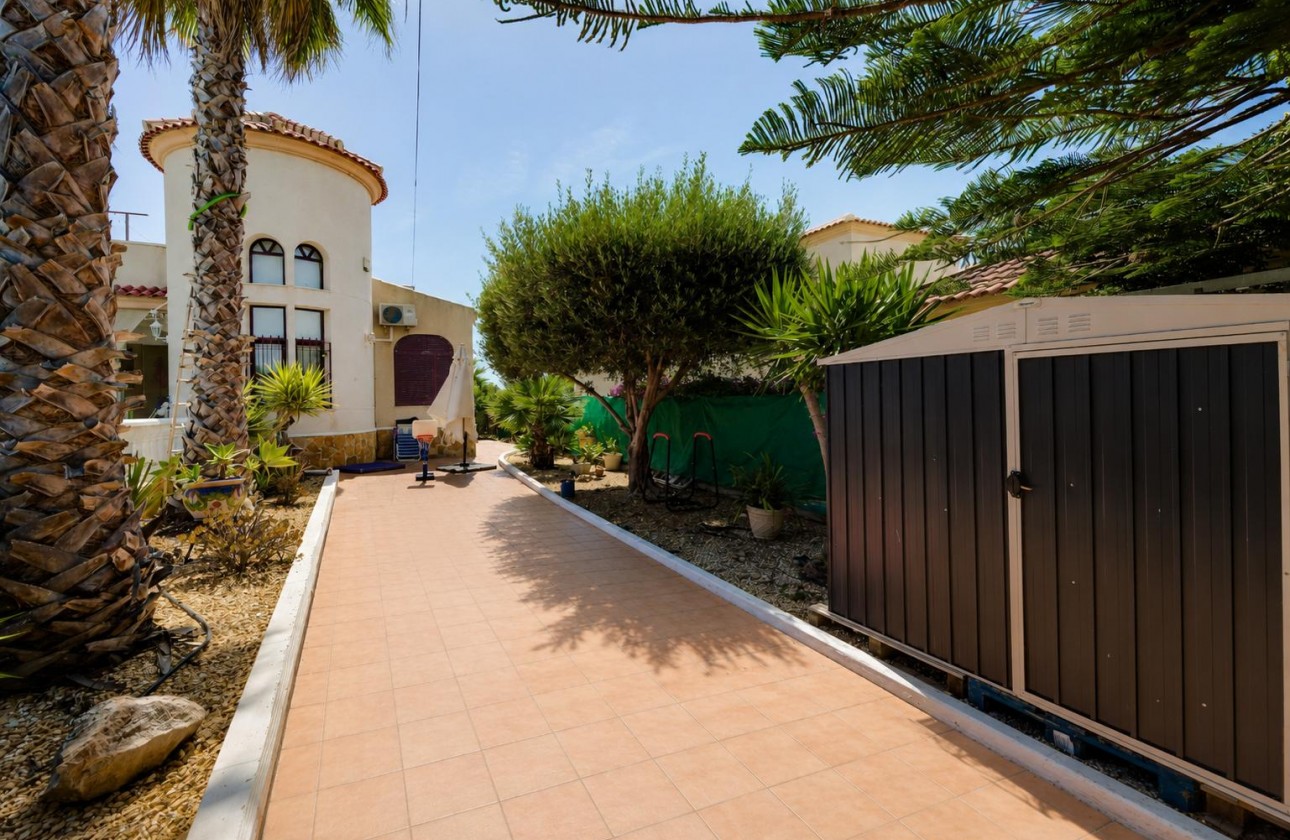 Resale - Detached Villa - La Marina
