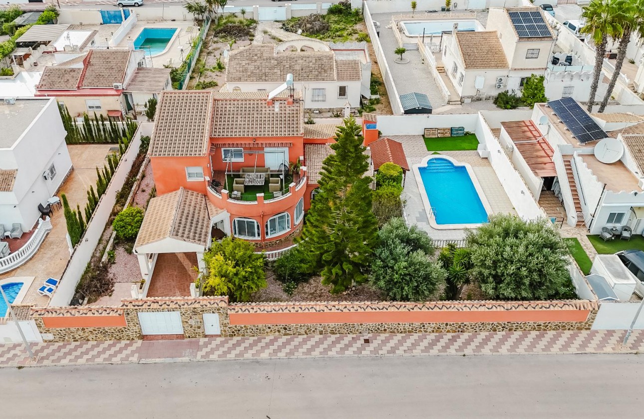 Resale - Detached Villa - Torrevieja - La Siesta - El Salado -  Torreta