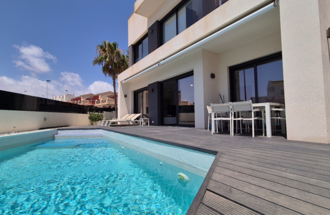 Resale - Detached Villa - Torrevieja